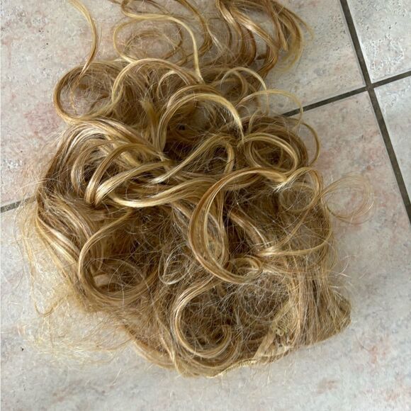 hairdo by hairuwear Other - Hairdo by Hairuwear wig half closure frontal blonde honey blonde mix clip in